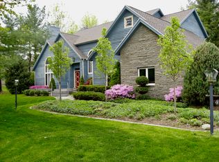 27 Edison Dr, Niskayuna, NY 12309