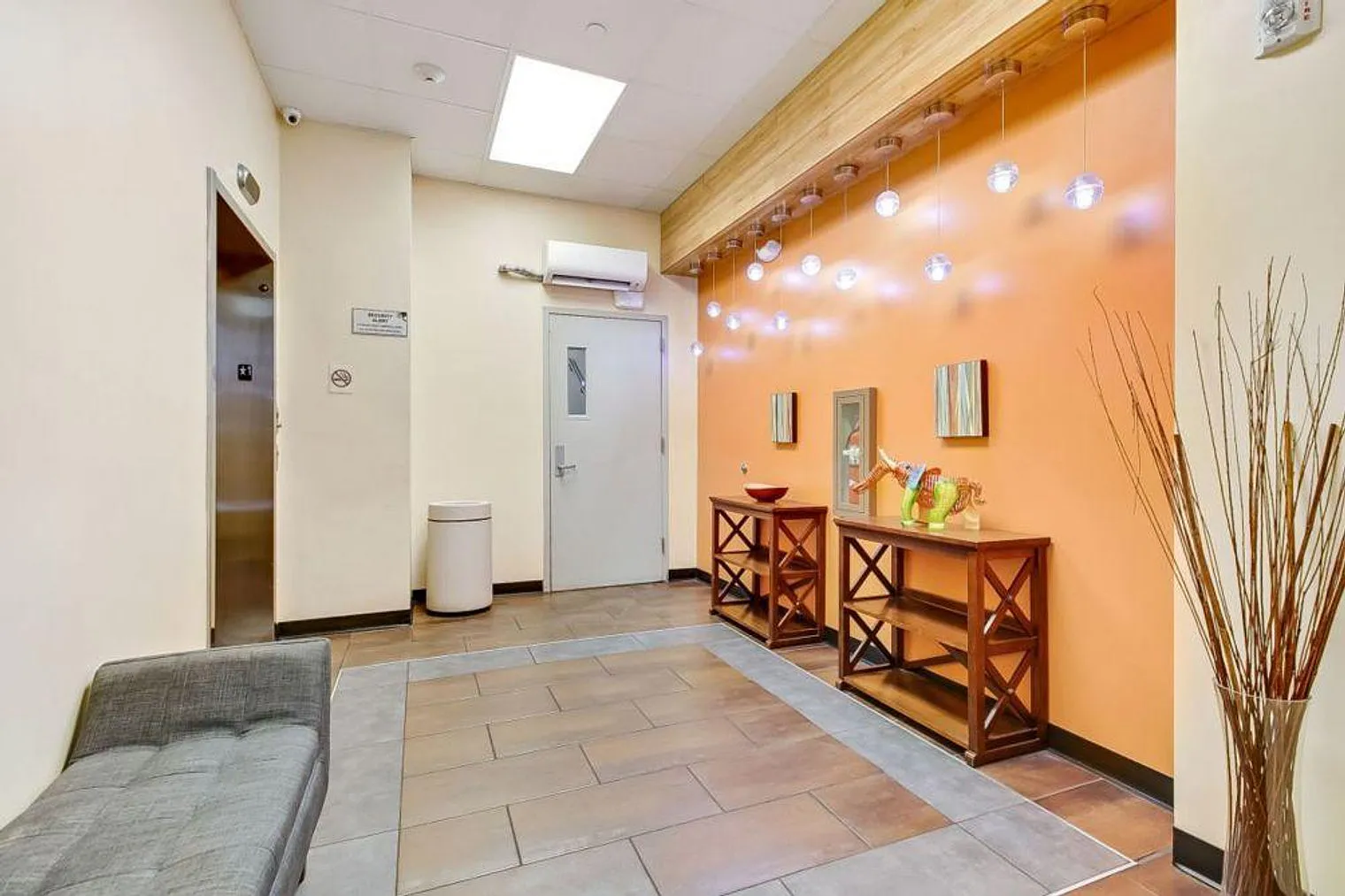 1 bed, 1.0 bath, 645 sqft, $4,032 — Photo 4
