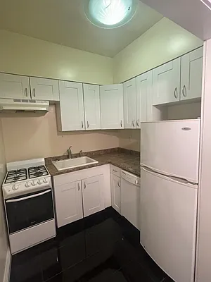 Rented by BLU Real Estate | media 23