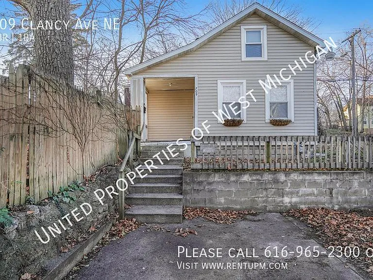 709 Clancy Ave NE — Photo 1