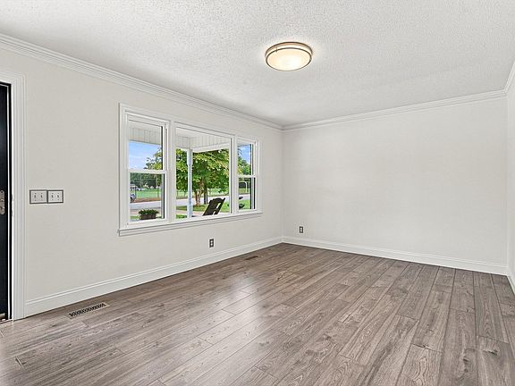 4th image of 115 Central Ave