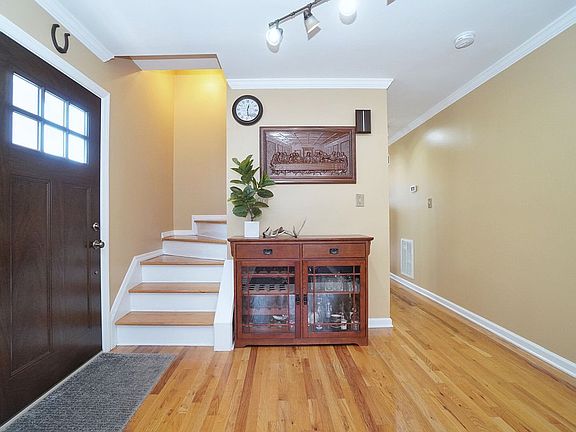 4th image of 70 Wentworth Ave