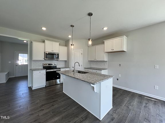 4th image of 149 Danube Dr
