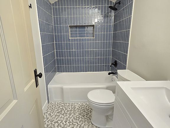 4th image of 3406 Lawn Ave #2F