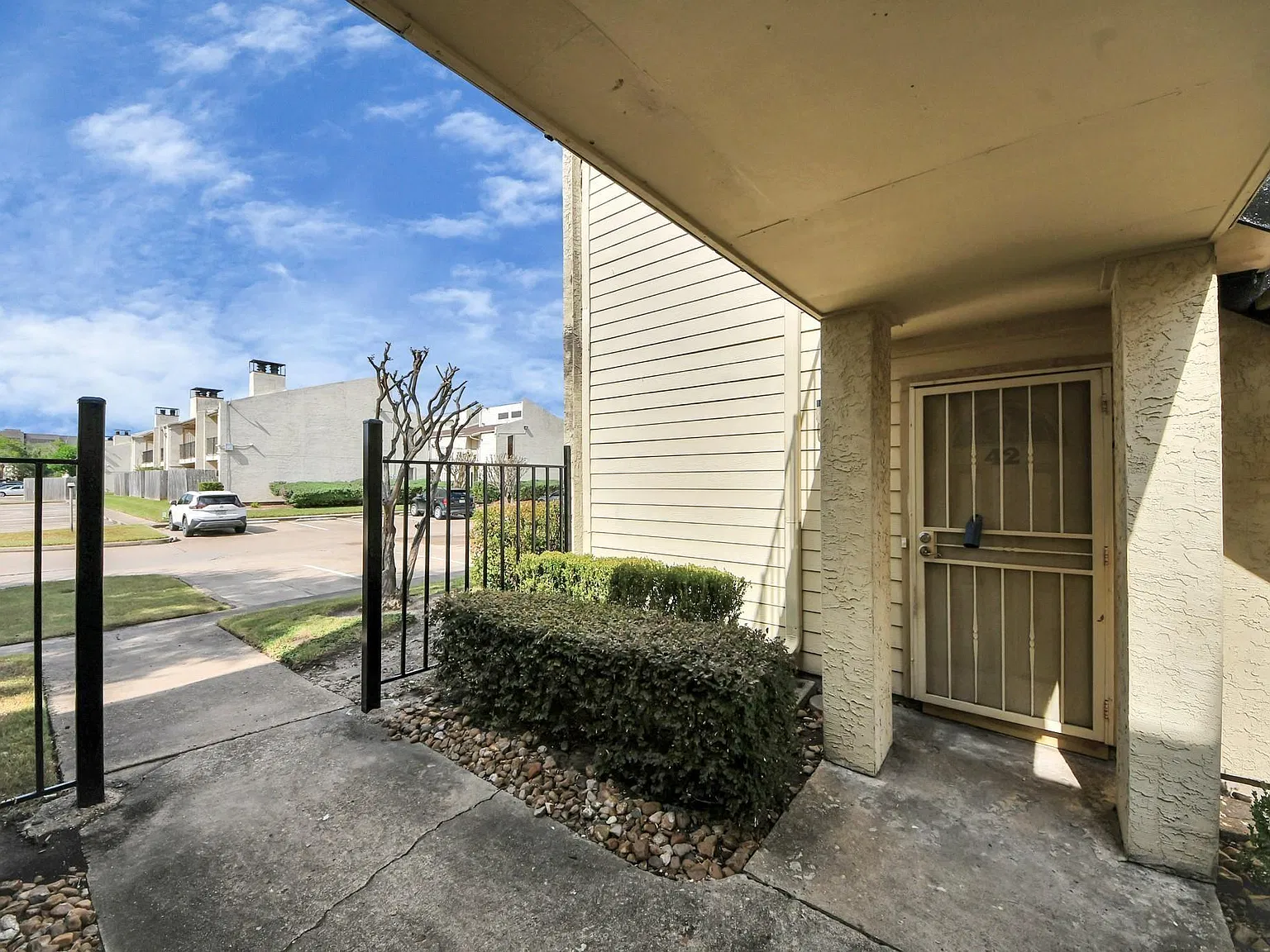 1 bed, 1.0 bath, 780 sqft, $899 — Photo 3