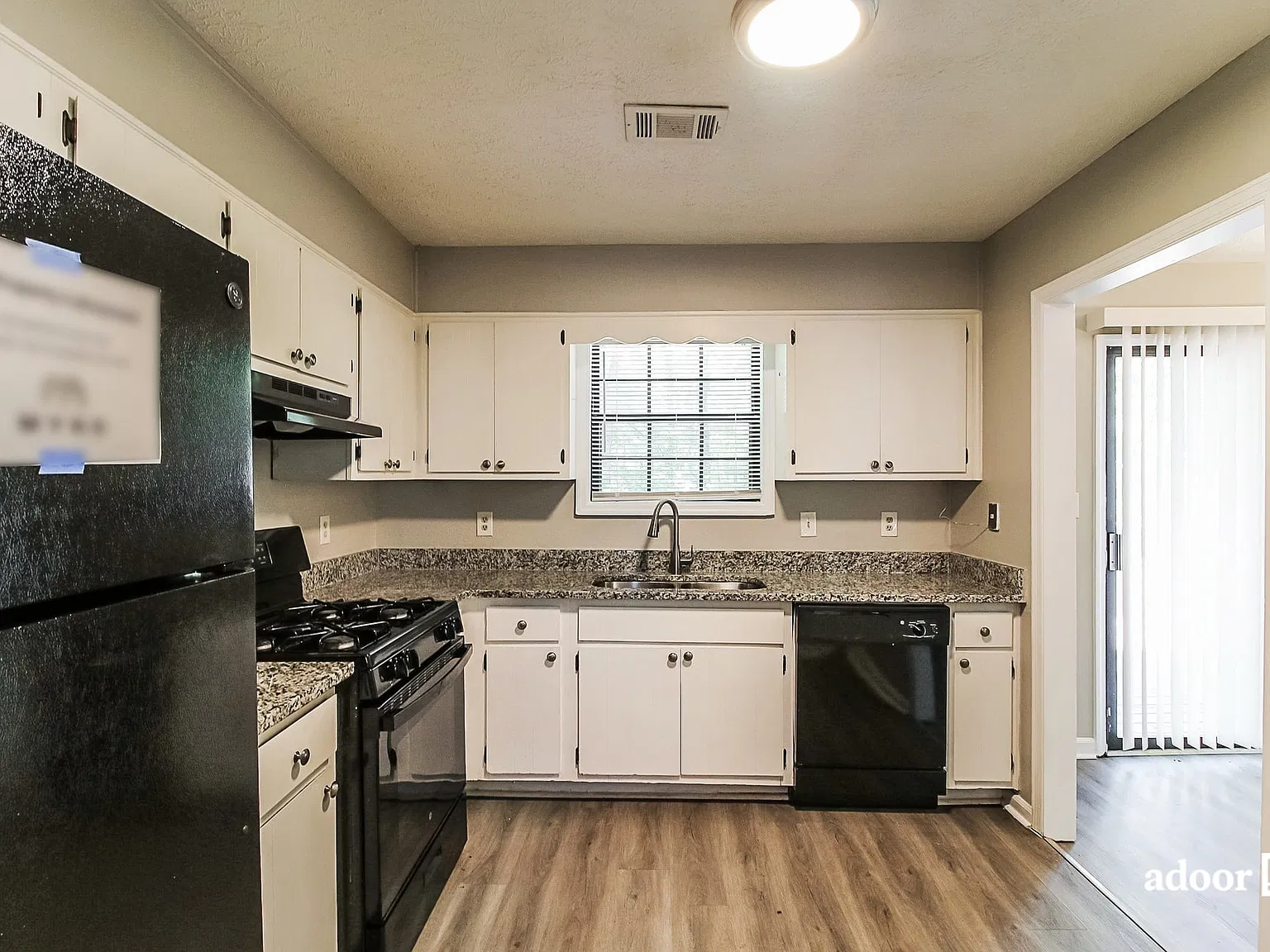 4 bed, 2.0 bath, 1800 sqft, $1,995 — Photo 4