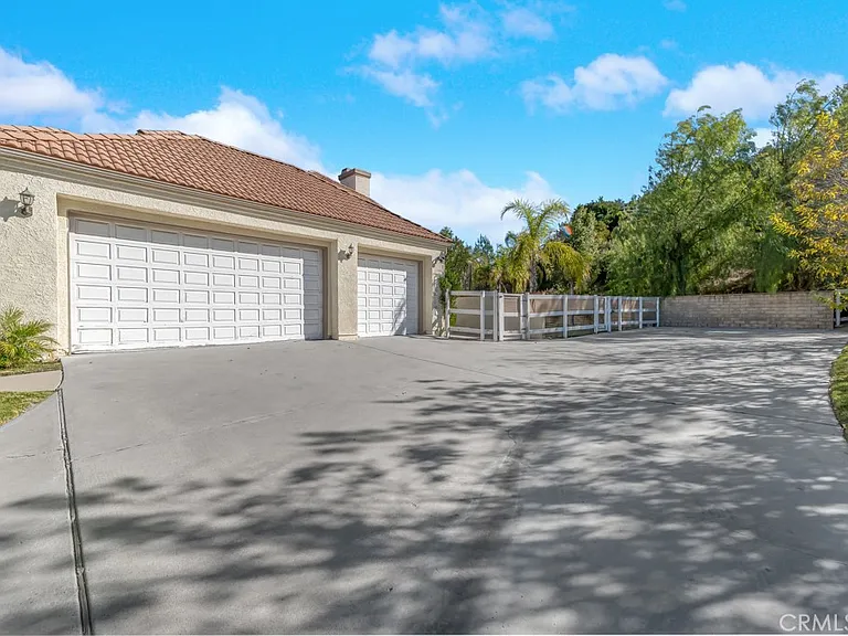 26940 Whitehorse Pl — Photo 2