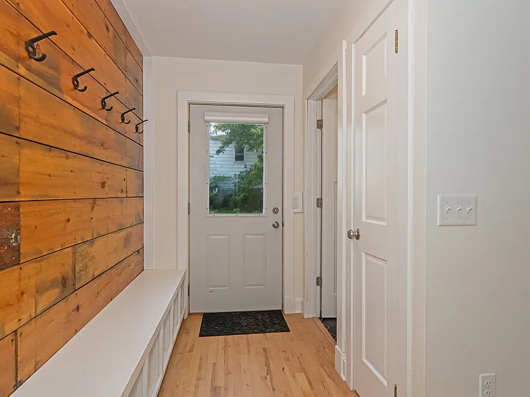 526 N 16th Ave E — Photo 8