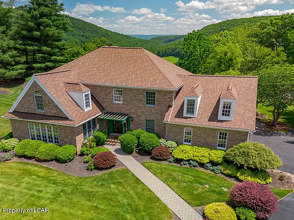 2nd image of 230 Lantern Hill Rd