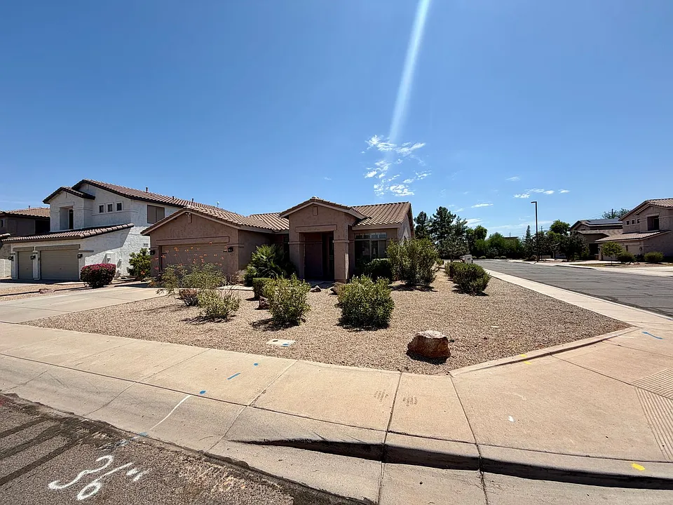 1649 E Tradewind Ct