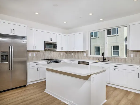 6053 Fairfax Dr, Eastvale, CA 92880
