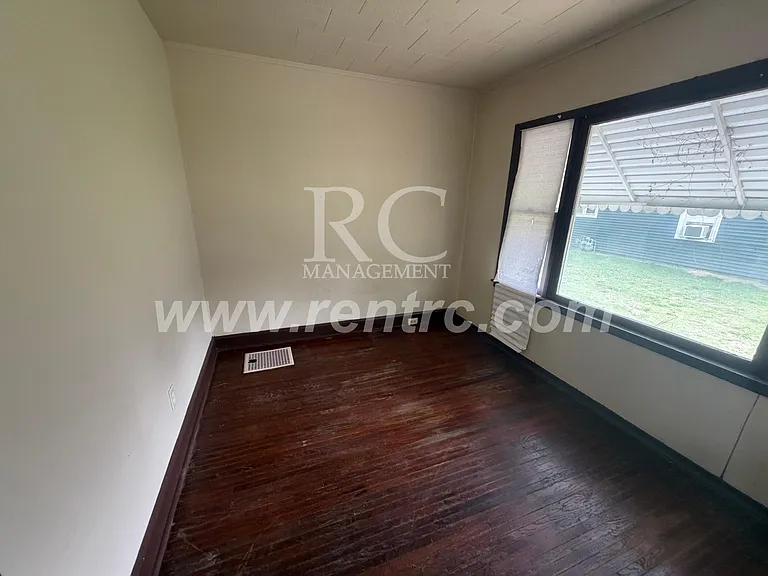 625.5 Commercial St — Photo 8