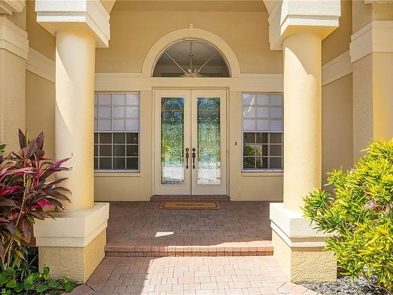 25820 Creekbend Dr — Photo 3
