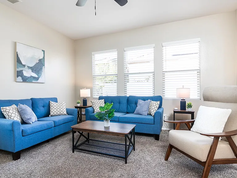 552 Blackberry Dr — Photo 1