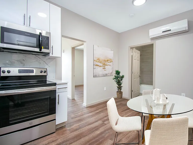 479 Farmington Ave #205 — Photo 7