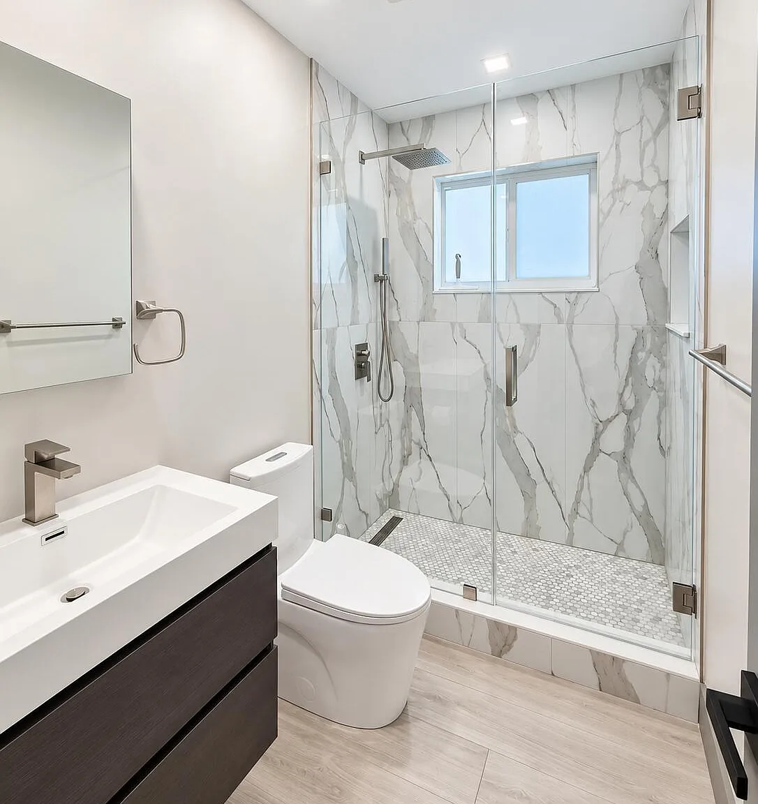 2 bed, 1.0 bath, 975 sqft, $2,300 — Photo 1