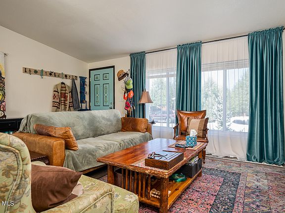 4th image of 520 East Aspen Drive