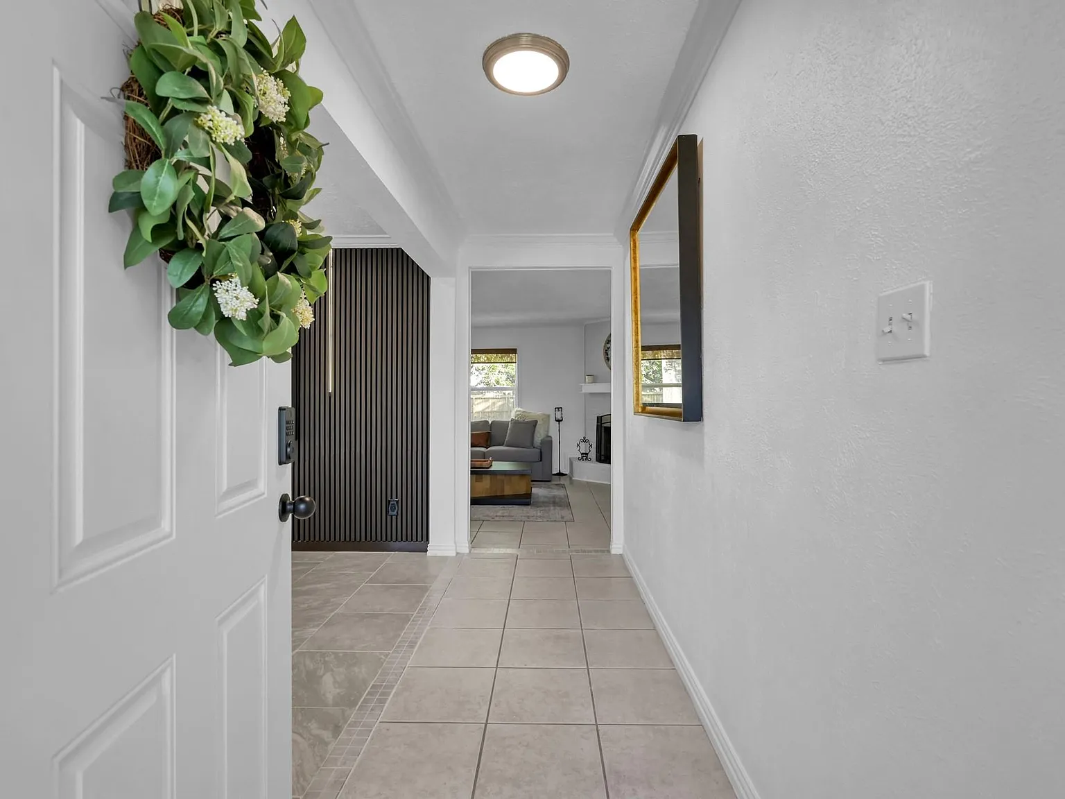 4 bed, 2.0 bath, 1867 sqft, $4,250 — Photo 2