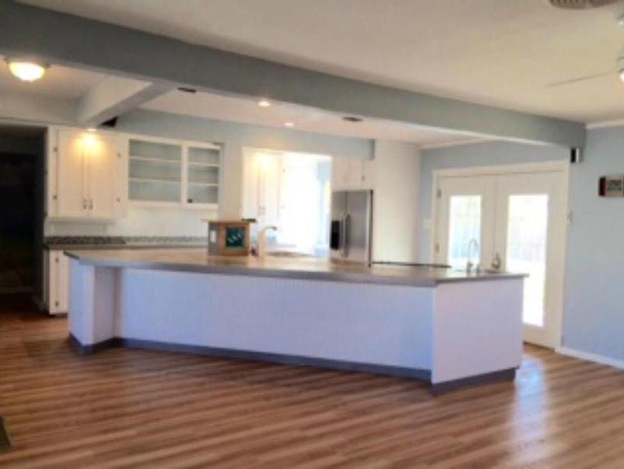 1st image of 208 Sabine Dr