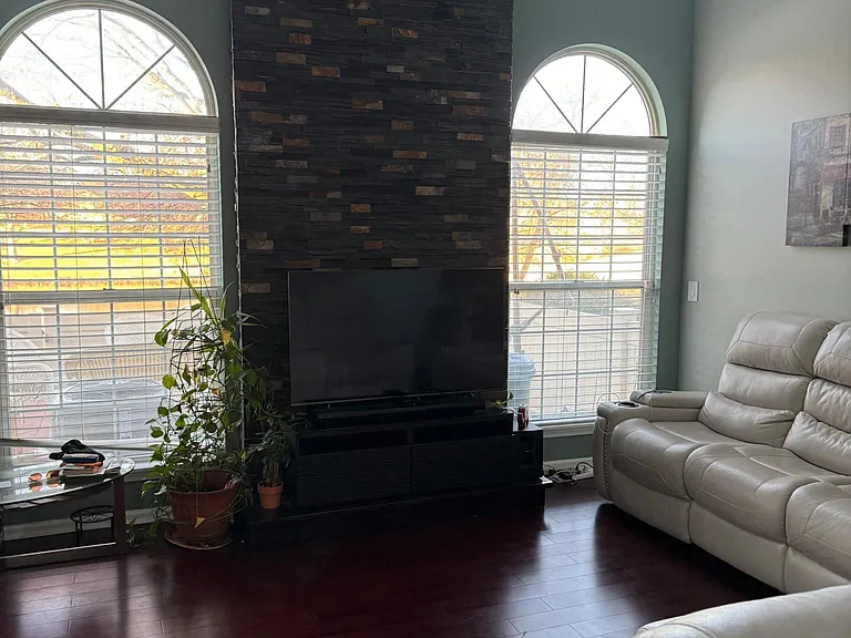 30 Whitman Dr — Photo 4