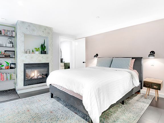 3rd image of 182 Huron St APT 1A