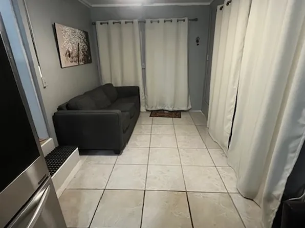 (undisclosed Address), Hollywood, FL 33023