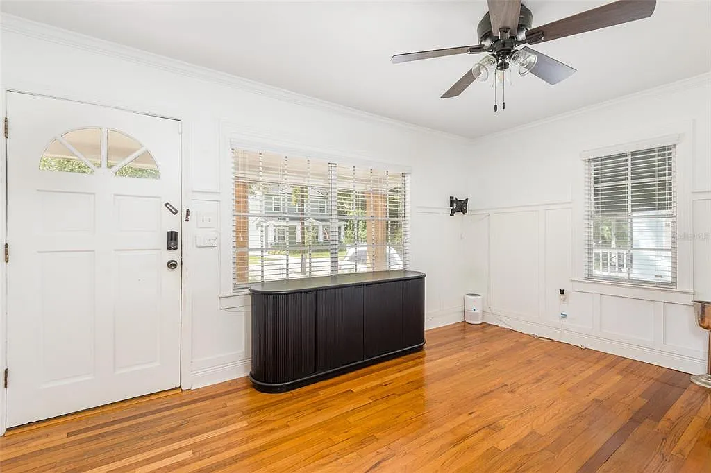 3 bed, 2.0 bath, 1244 sqft, $2,600 — Photo 3