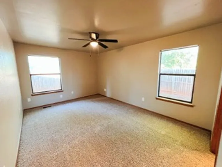 213 Woodbridge Cir — Photo 5