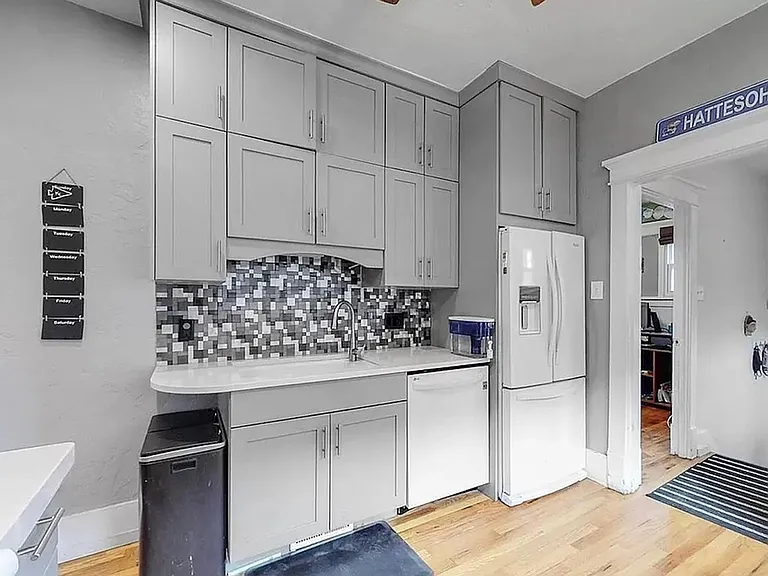 1426 Lowell Blvd — Photo 2