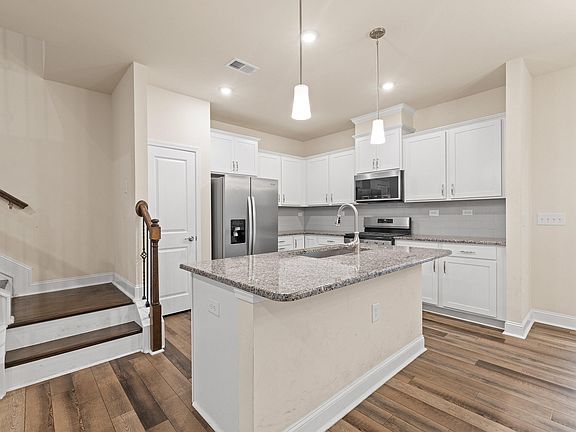 5th image of 1178 Citadel Ave