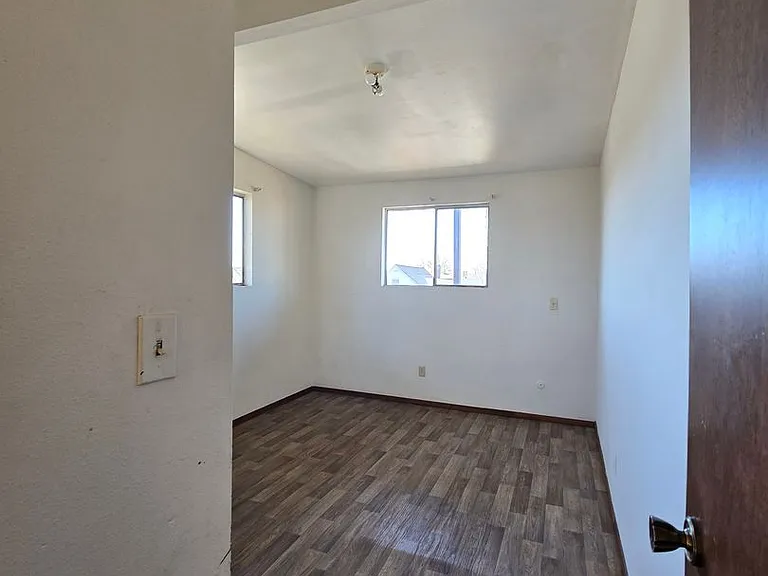 714 N Cottage Grv — Photo 8