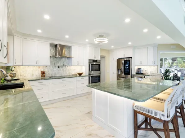 18323 Cutlass Dr, Fort Myers Beach, FL 33931