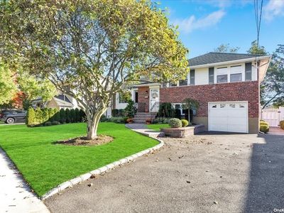 2572 S Bismark Ave, North Bellmore, NY, 11710