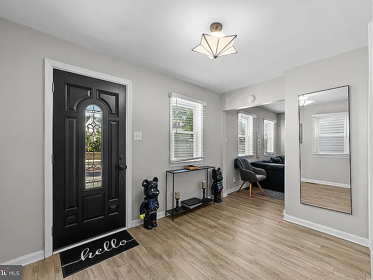 3 bed, 1.5 bath, 1344 sqft, $3,800 — Photo 4