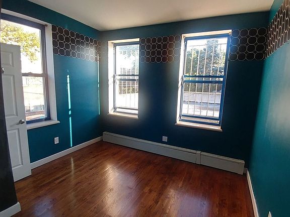 5th image of 2389 23rd St APT 2R