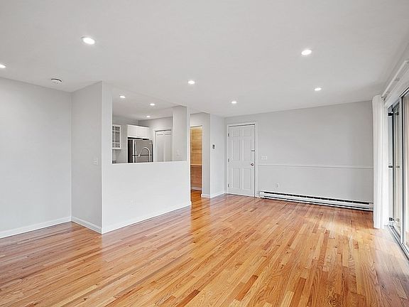 3rd image of 105 Granite St APT 1