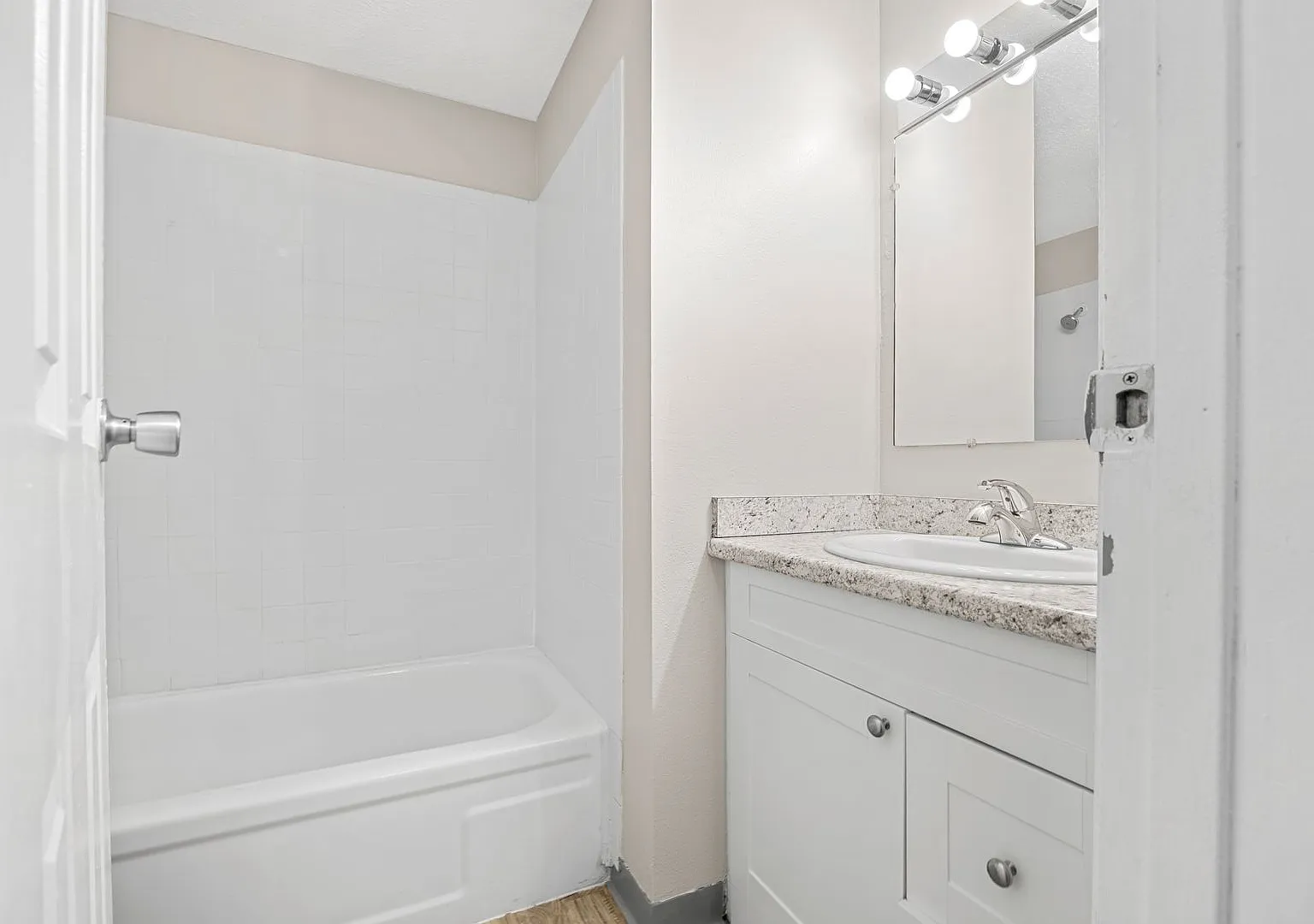 1441 Capitol Ave — Photo 4