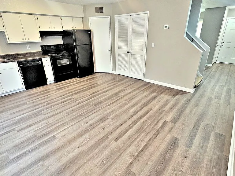 Avalon Cove Townhomes — Photo 12