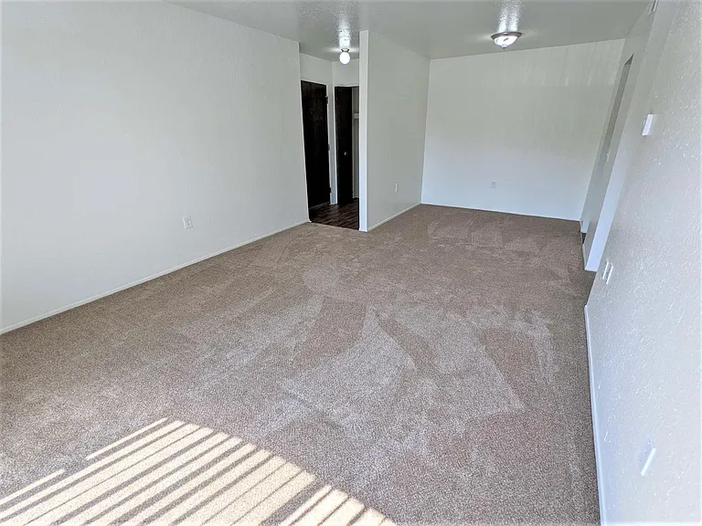 Windsor Place Apartments — Photo 47