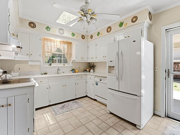 3rd image of 1824 Fairhaven Dr