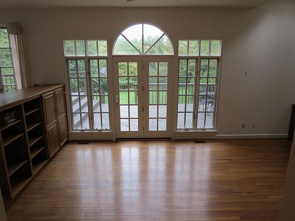 3rd image of 9405 Locust Hill Rd