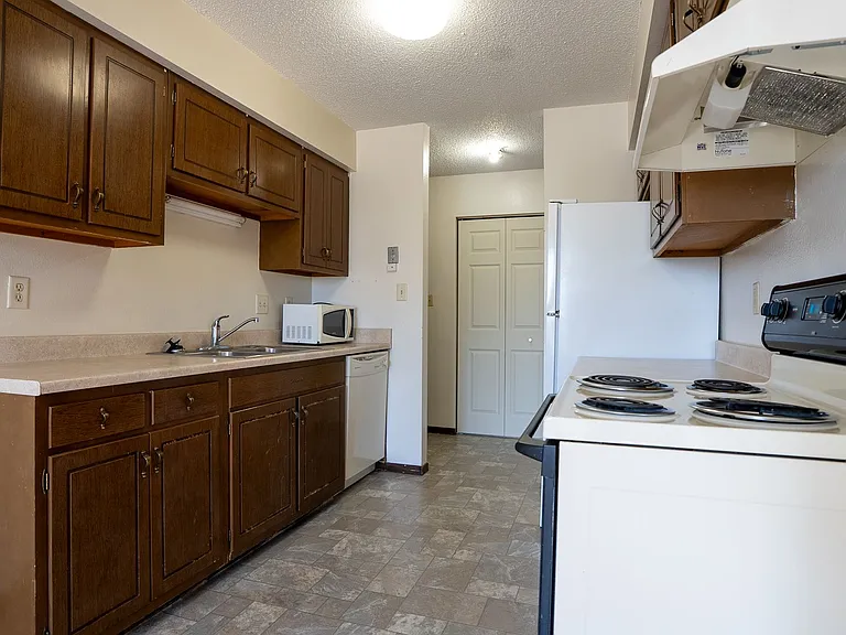 4440 S Poplar St #307 — Photo 2