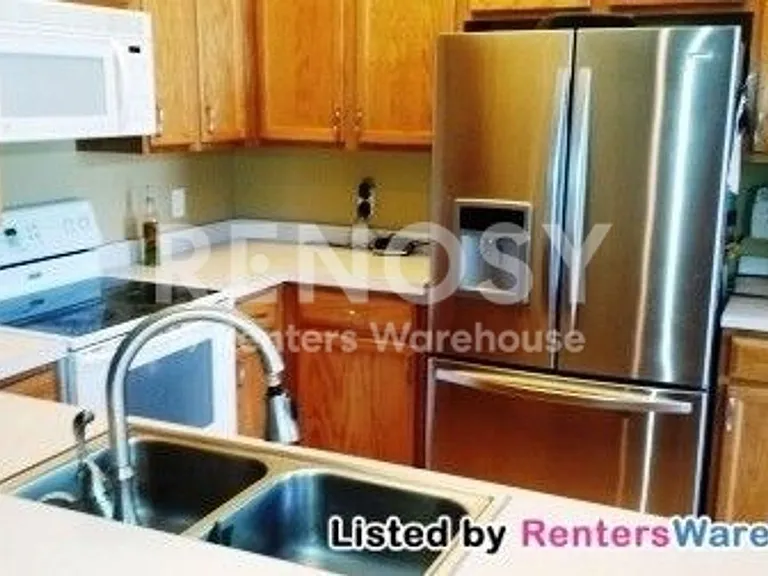7648 Century Blvd — Photo 2