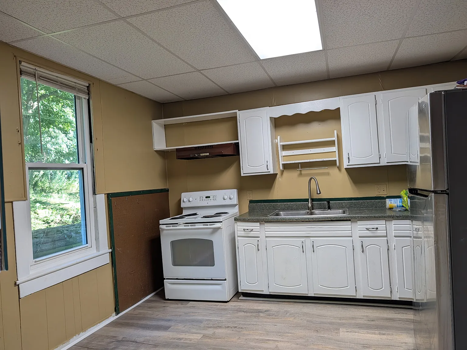 4 bed, 1.5 bath, 2025 sqft, $1,100 — Photo 4