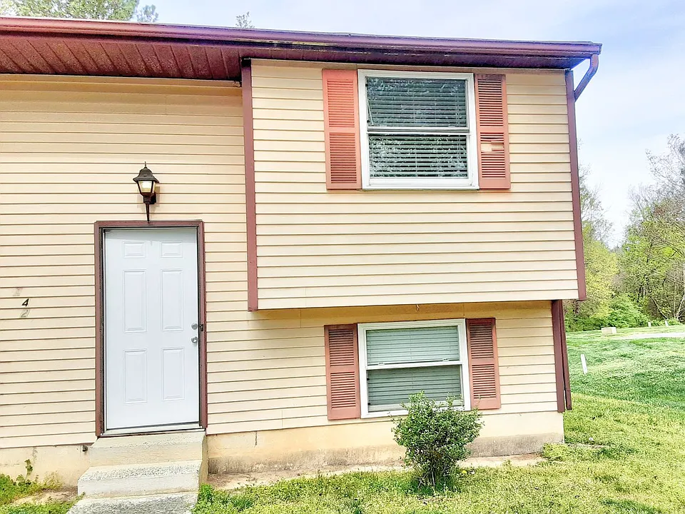 2421 Camellia Dr