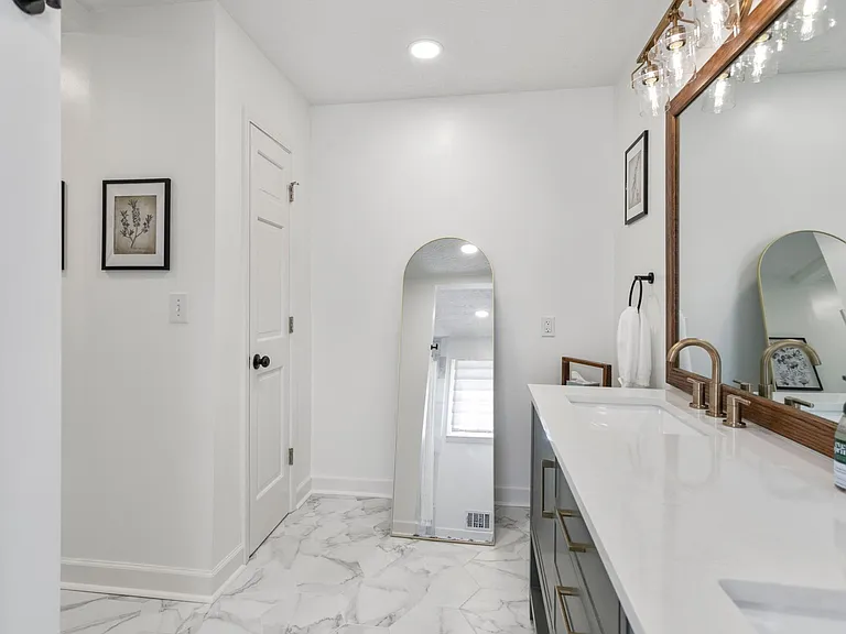 496 Kenwood Rd — Photo 25