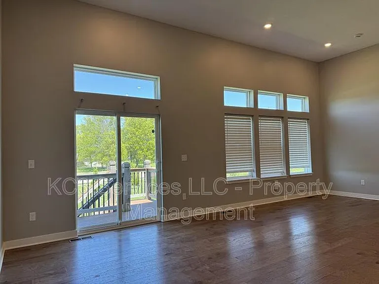 2018 SW Holdbrooks Dr — Photo 15