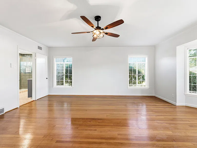 8561 Strathmore Dr — Photo 11
