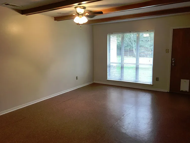 13001 Woodway Dr — Photo 10