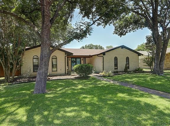3rd image of 2206 Shannon Ln